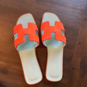 Brand New Hermes Oran Mule Sandals 39.5 EU  - Orange / Sorbet